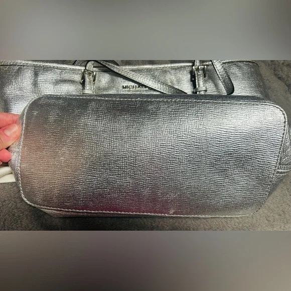 Authentic Michael Kors purse with wallet - Picture 14 of 14